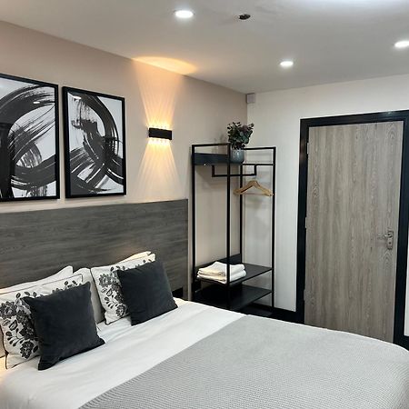 Thandi House Heathrow Airport Ashford  المظهر الخارجي الصورة