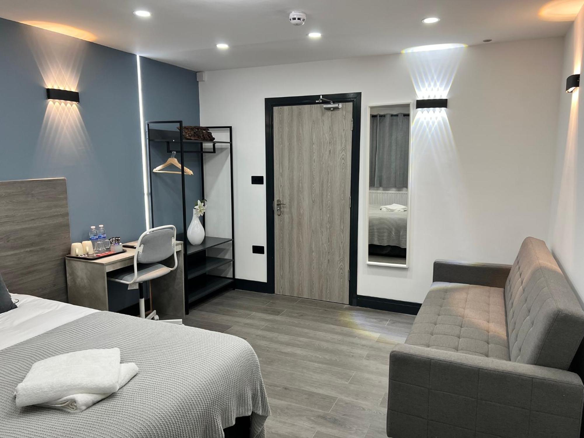 Thandi House Heathrow Airport Ashford  المظهر الخارجي الصورة