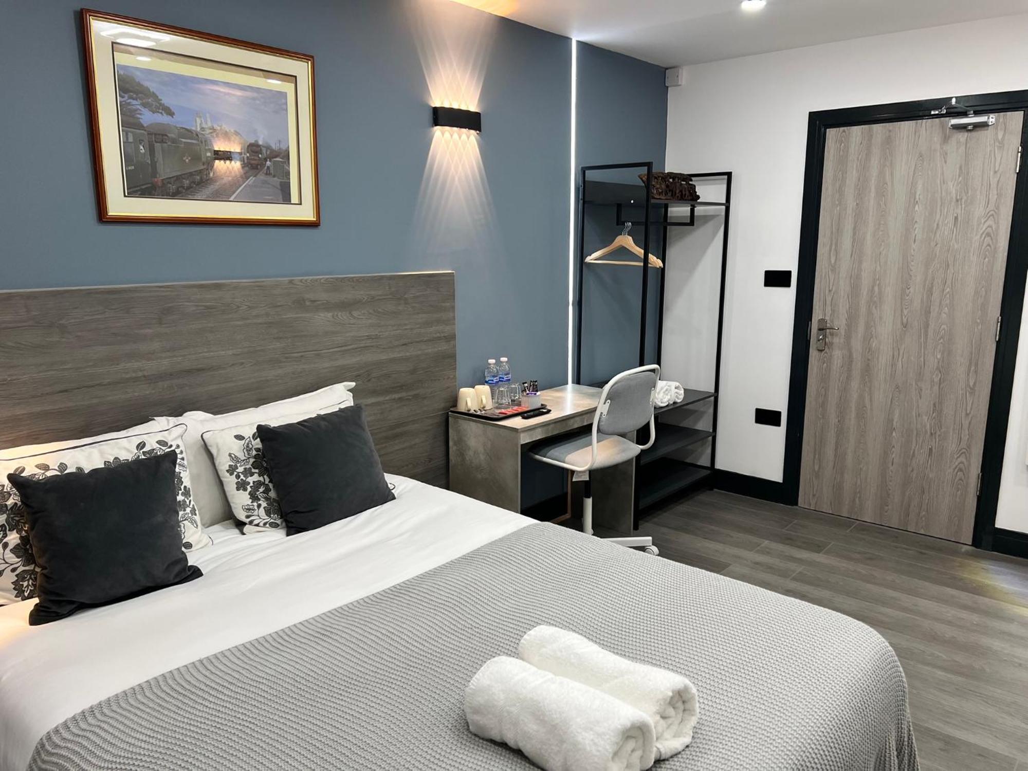 Thandi House Heathrow Airport Ashford  المظهر الخارجي الصورة