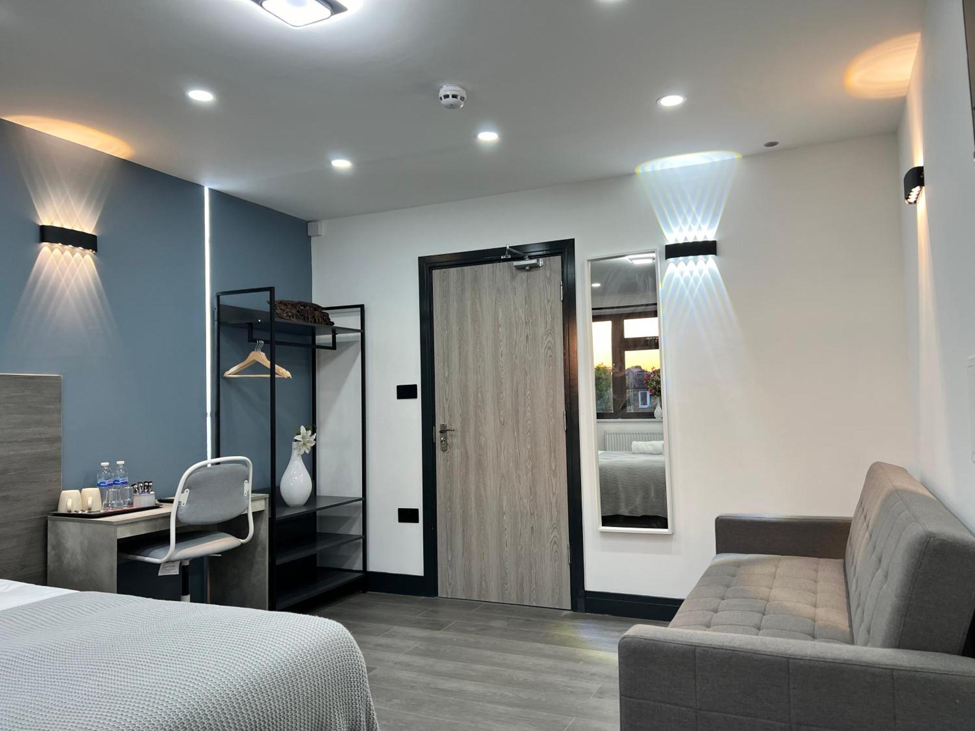 Thandi House Heathrow Airport Ashford  المظهر الخارجي الصورة