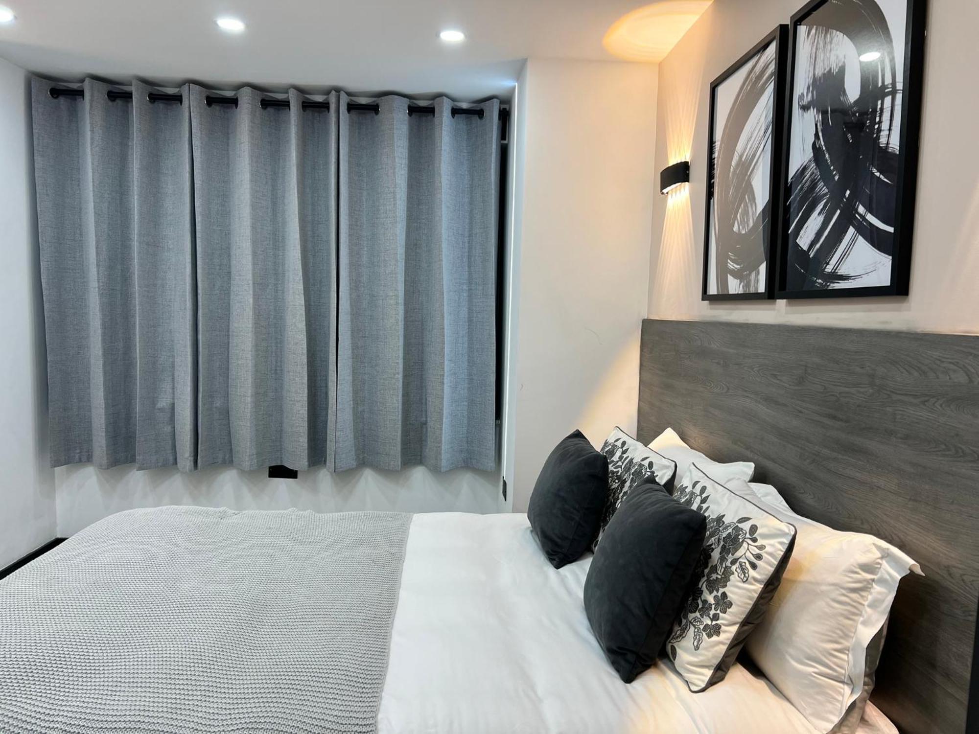 Thandi House Heathrow Airport Ashford  المظهر الخارجي الصورة