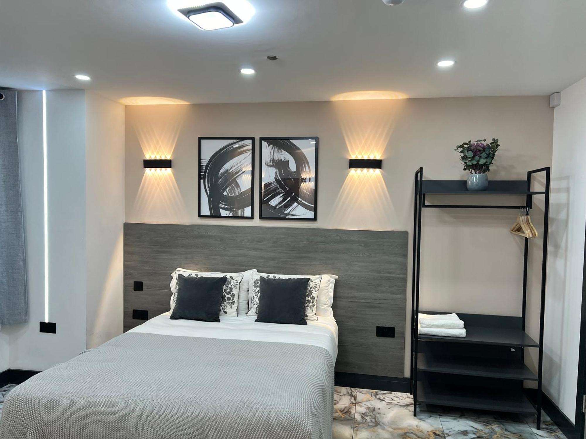 Thandi House Heathrow Airport Ashford  المظهر الخارجي الصورة
