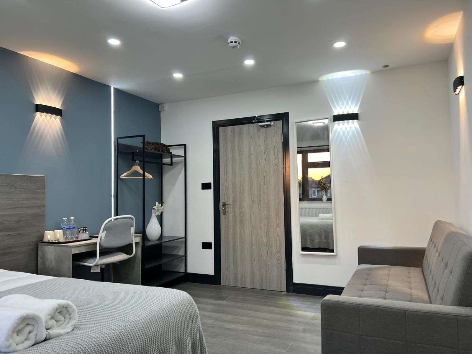Thandi House Heathrow Airport Ashford  المظهر الخارجي الصورة