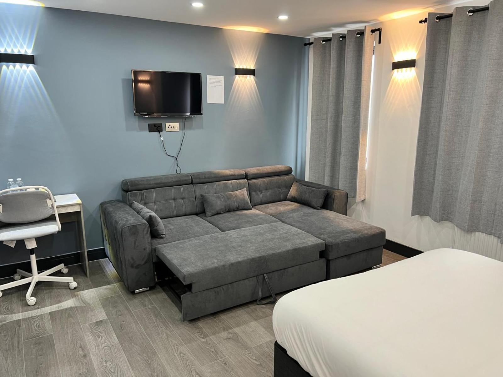 Thandi House Heathrow Airport Ashford  المظهر الخارجي الصورة